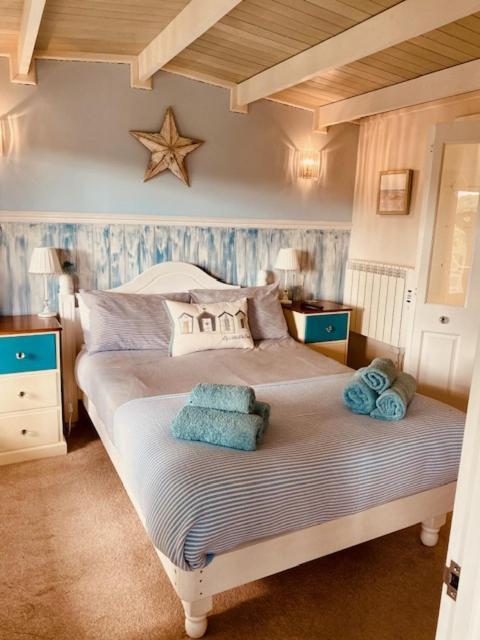 트루로 Blankednick Boltholes - 3 Beautiful Family Or Couples Cornish Getaways 빌라 외부 사진